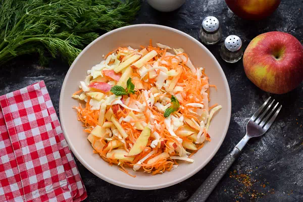 салат из капусты с морковью и яблоком рецепт фото 7